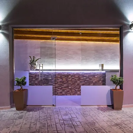Hotel Essential Summer (adults Only)